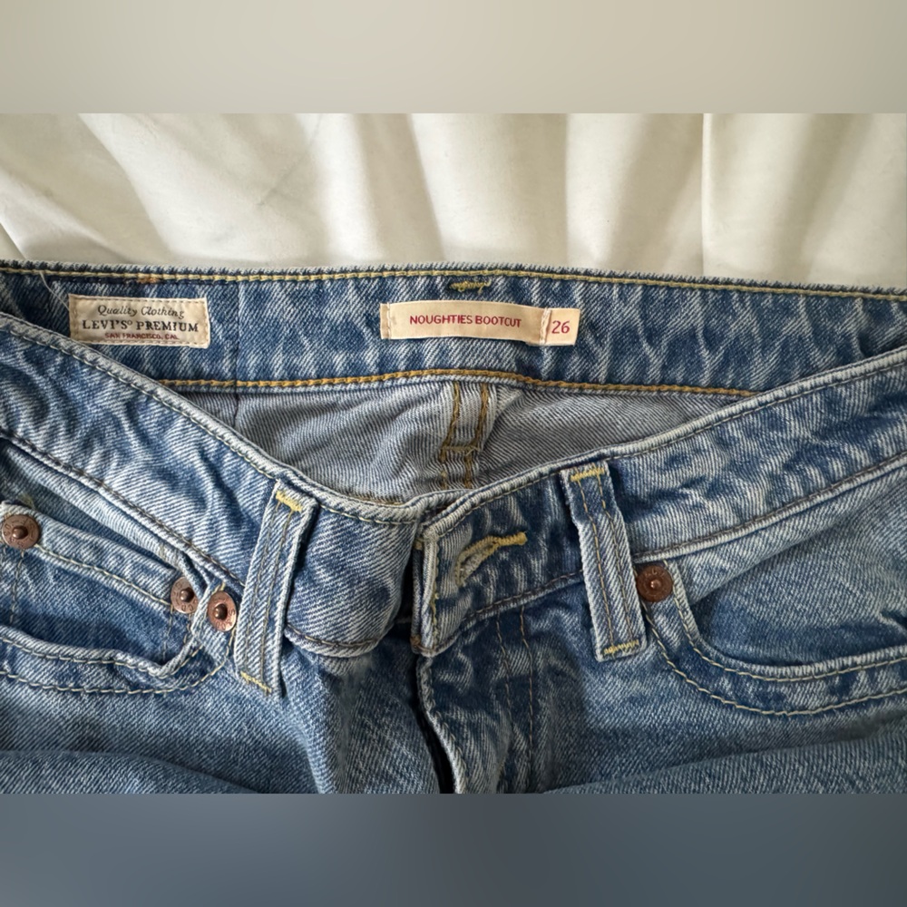 Levi’s Premium Denim Low Rise Bootcut - Picture 2 of 4